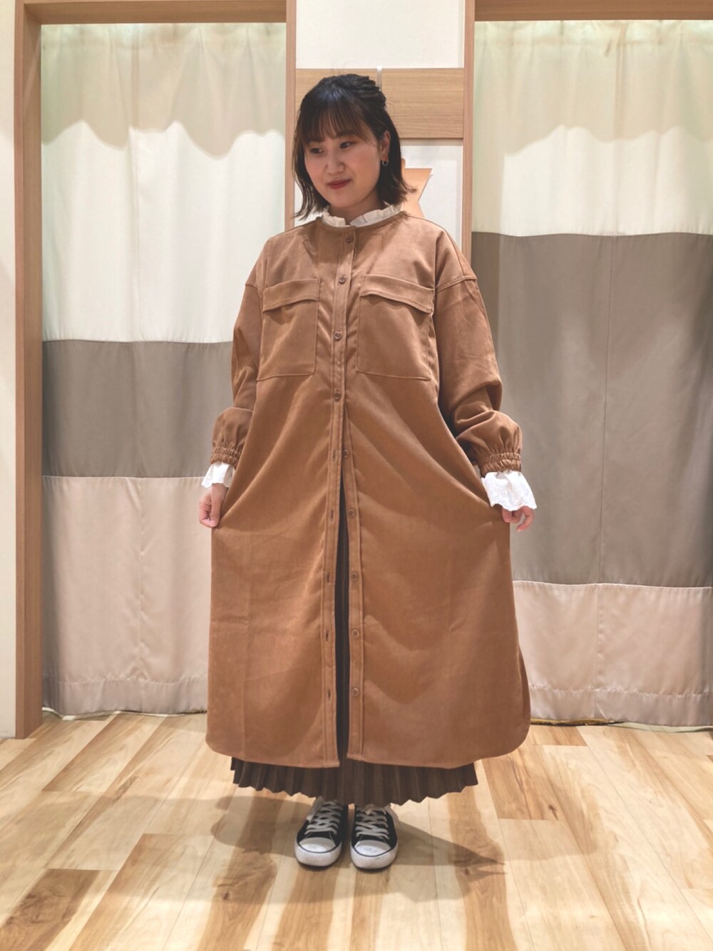 「Samansa Mos2 blue、ショートヘア、シャツワンピ、低身長コーデ、ガーリー、プリーツスカート、重ね着、袖レース、秋服、おしゃれさんと繋がりたい」｜「Samansa Mos2 blueのロングシャツワンピース（シャツワンピース、イエロー系）」を使った、rさん（レディース・155cm）の秋コーディネートの1枚目の写真