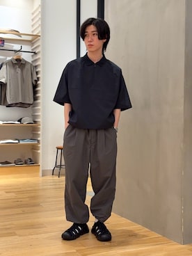 「EKAL（エカル）の『接触冷感/速乾』SOLOTEX ショートスリーブ プルオーバーシャツ（シャツ/ブラウス、ブルー系）」を使った、スズキさん（メンズ・165cm）の夏コーディネート