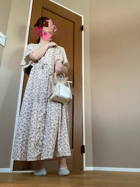 「GU（ジーユー）のアイテム（ワンピース、ベージュ系）」を使った、boochanさん（レディース・150cm）の春コーディネート