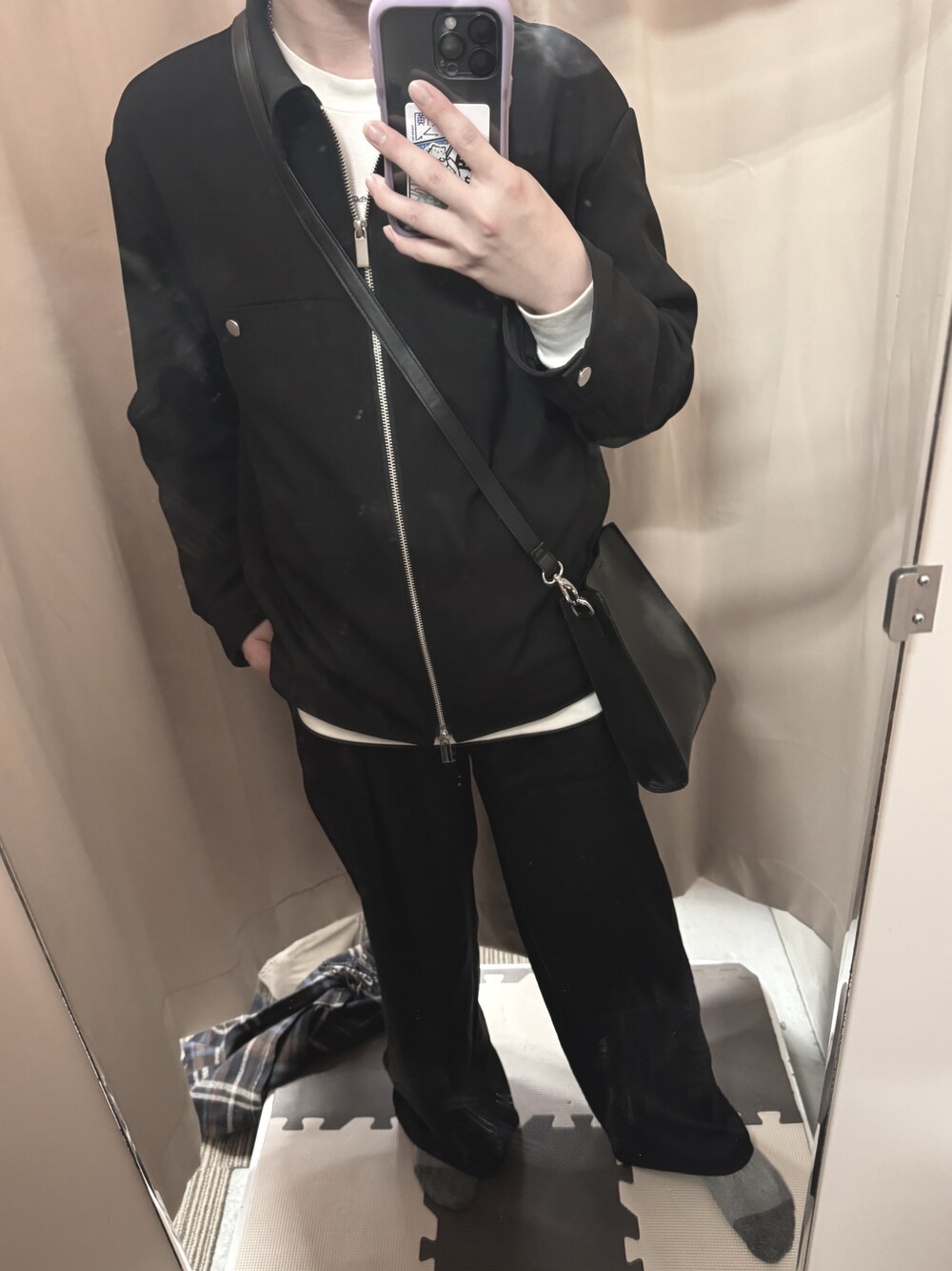 「春のNewスタイル、シンプルスタイル、ファッションを楽しもう、春服コーデ、モノトーン、メンズコーデ、低身長男子」｜「Anchor Smithのアイテム（スラックス、ブラック系）」を使った、yotaro071さん（メンズ・165cm）の春コーディネートの1枚目の写真