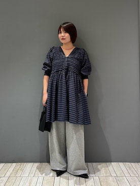 「KBF（ケイビーエフ）のチャーム付きスクエアミニBAG（ハンドバッグ、ブラック系）」を使った、nagisaさん（レディース・154cm）の春コーディネート