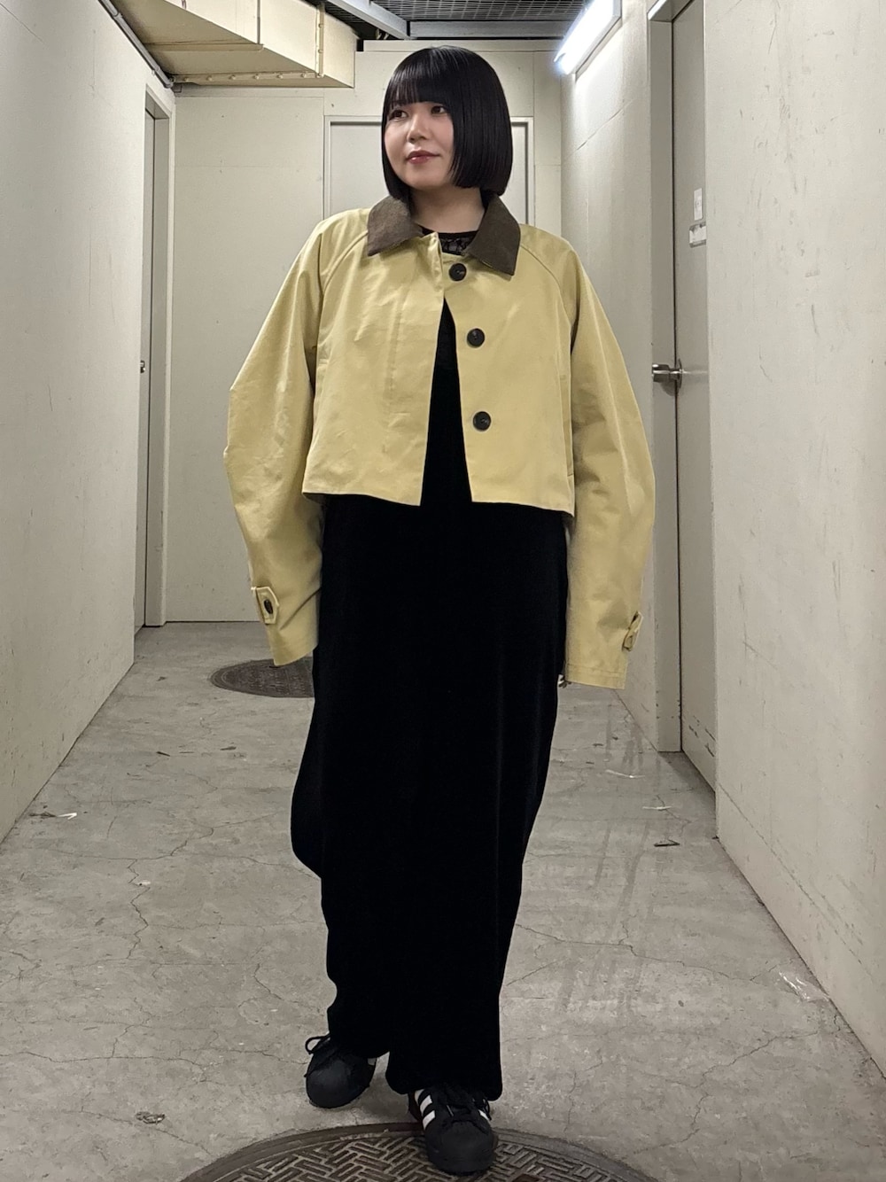 「春コーデ、ジャケット、オールインワン、レース、レイヤードスタイル、ブラック、きれいめカジュアル、オトナカジュアル、おしゃれさんと繋がりたい、ootd、今日のコーデ、休日スタイル、低身長、骨格ストレート、KBF」｜「KBFのドレープレースTEE（Tシャツ/カットソー、ブラック系）」を使った、nagisaさん（骨格ストレート・レディース・153cm）の冬コーディネートの1枚目の写真