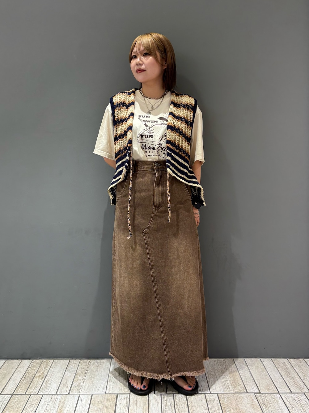 「デニム、休日スタイル、ボーダー、夏コーデ、カジュアル、オトナカジュアル、おしゃれさんと繋がりたい、ootd、低身長、骨格ストレート、KBF、ワントーンコーデ、大人カジュアル、サンダル、お出かけコーデ」｜「KBFの2WAYボーダーベスト（ニット/セーター、ブルー系）」を使った、nagisaさん（骨格ストレート・レディース・154cm）の夏コーディネートの1枚目の写真