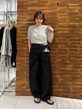 「KBF（ケイビーエフ）のバイカラーヘンリーネックTEE（Tシャツ/カットソー、グレー系）」を使った、nagisaさん（レディース・154cm）の夏コーディネート