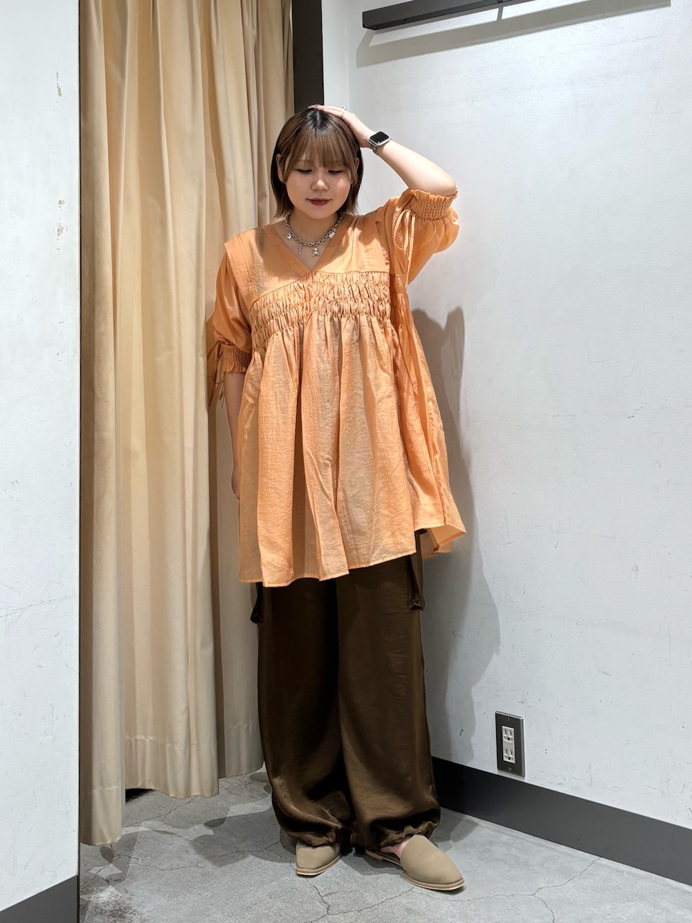 「カーゴパンツ、サンダル、ワンピース、夏コーデ、ワントーンコーデ、低身長、骨格ストレート、KBF、オトナカジュアル、おしゃれさんと繋がりたい、大人カジュアル、ootd、休日スタイル、パンツスタイル、きれいめカジュアル」｜「KBFのチャームネックレス（ネックレス、シルバー系）」を使った、nagisaさん（骨格ストレート・レディース・154cm）の夏コーディネートの1枚目の写真