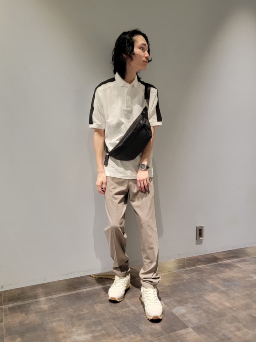 「大人カジュアル、ポロシャツ、春コーデ、シンプルスタイル、armaniexchange、メンズファッション、アルマーニエクスチェンジ、axchange、AXchanger、春めき満開コーデ」｜「ARMANI EXCHANGEの【A|X アルマーニ エクスチェンジ】AXロゴ ミックスマテリアル レースアップスニーカー（スニーカー、ホワイト系）」を使った、toshi-.-さん（メンズ・174cm）の春コーディネートの1枚目の写真