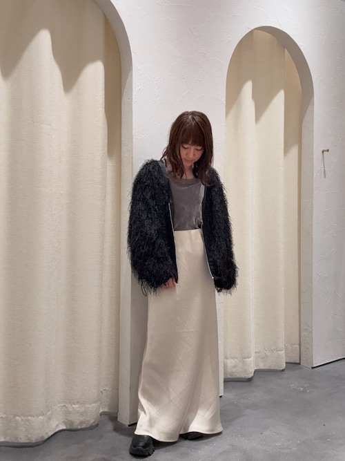 VネックフェザーZIPジャケット