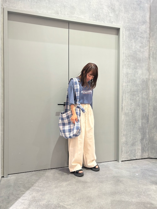 【ユニセックスで着れる】フロストモーションロゴプリントTee
