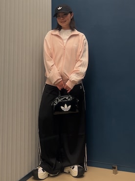 「adidas（アディダス）のアディカラー クラシック トレフォイル ベースボールキャップ / アディダスオリジナルス adidas Originals（キャップ、ブラック系）」を使った、myさん（レディース・158cm）の冬コーディネート
