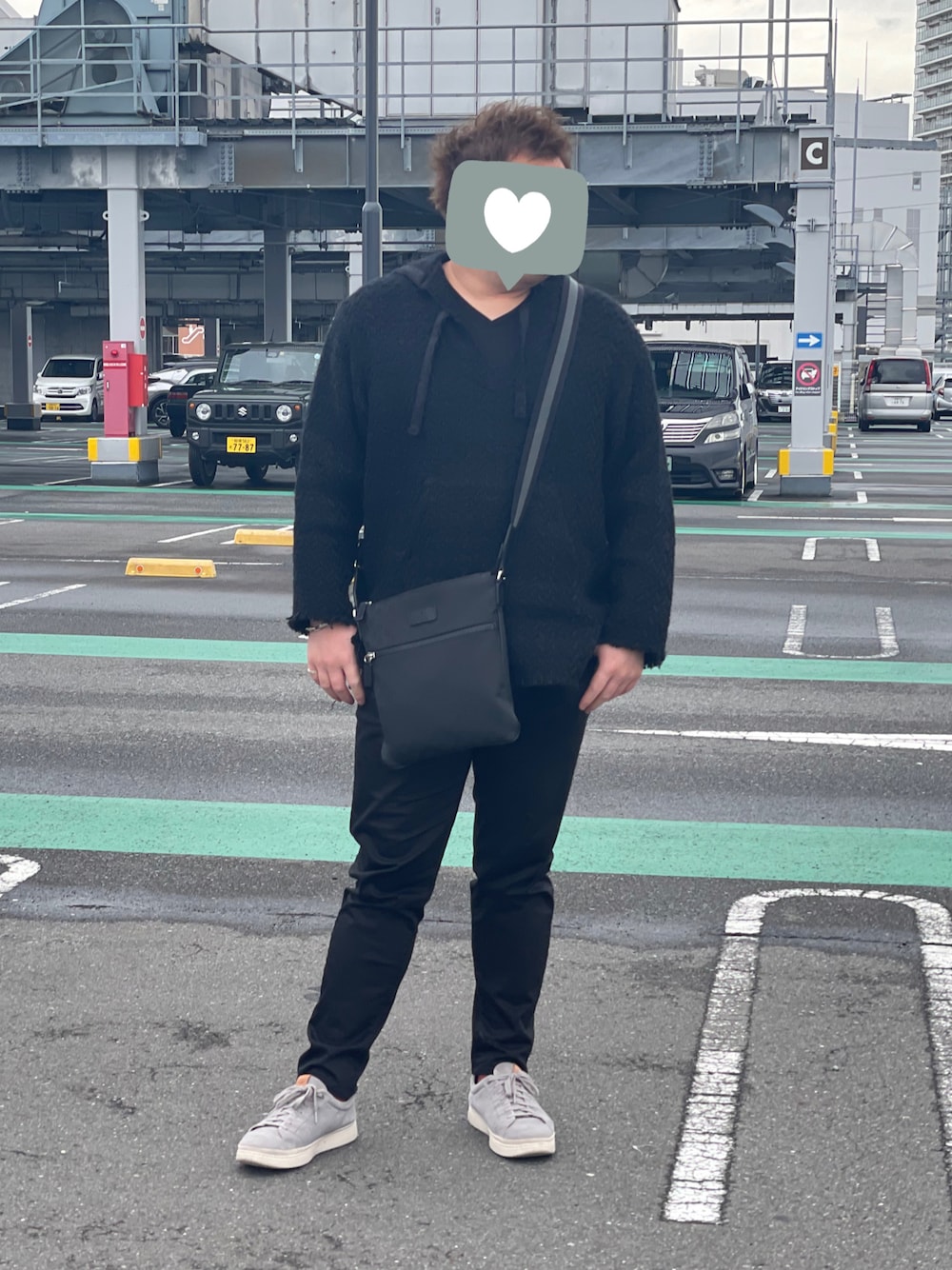 GUCCIブラック・ボディバッグ・肩掛け メンズ 春コーデ 美品‼︎ GUCCIのボディバッグ/ウエストポーチを使ったメンズ人気ファッション