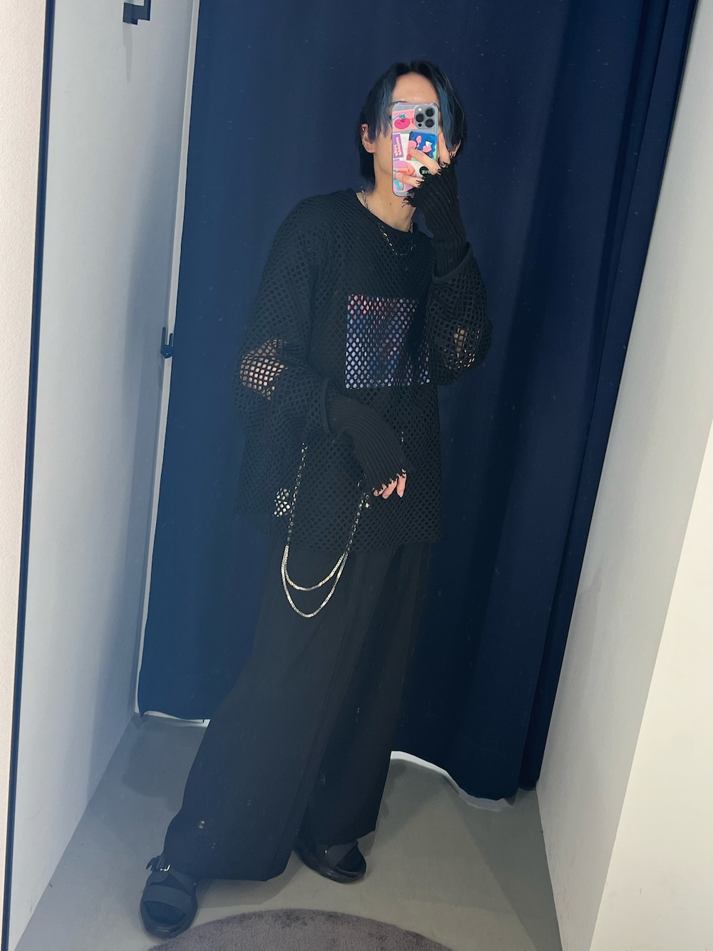 「オールブラック、オールブラックコーデ、モード、モードストリート、モードカジュアル」｜「非売品のアイテム（Tシャツ/カットソー、ブラック系）」を使った、hik_lucyさん（メンズ・169cm）の秋コーディネートの1枚目の写真