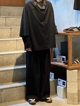 「Toironier（トワロニエ）のToironier/トワロニエ/2Tuck Wide Pants（スラックス、ブラック系）」を使った、平岩悠人　吾亦紅さん（メンズ・176cm）の夏コーディネート