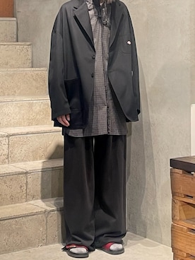 「SHINYAKOZUKA（シンヤコヅカ）のアイテム（ジャケット/アウター、ブラック系）」を使った、平岩悠人　吾亦紅さん（メンズ・176cm）の春コーディネート