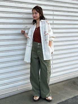 「Ungrid（アングリッド）のウォッシュデザインカーゴパンツ（その他パンツ、グリーン系）」を使った、小島菜緒さん（レディース・155cm）の春コーディネート