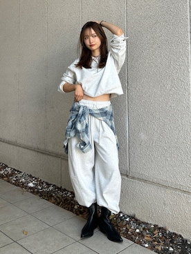 「Ungrid（アングリッド）のルーズシルエットショートスウェット（スウェット、グレー系）」を使った、小島菜緒さん（レディース・155cm）の秋コーディネート