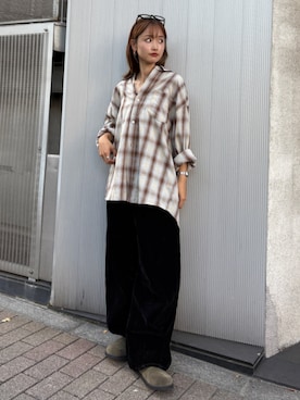 「アイテム（スリッポン）」を使った、小島菜緒さん（レディース・155cm）の秋コーディネート