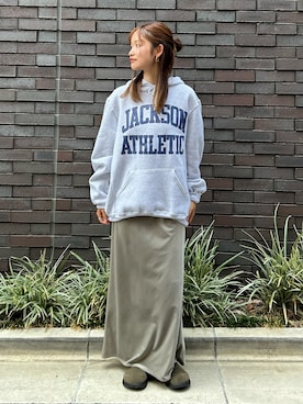 「アイテム（スリッポン）」を使った、小島菜緒さん（レディース・155cm）の秋コーディネート