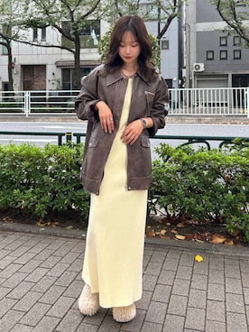 「アイテム（スリッポン、ホワイト系）」を使った、小島菜緒さん（レディース・155cm）の秋コーディネート