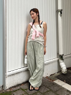 「Ungrid（アングリッド）のルーズシルエットミリタリーパンツ（その他パンツ、グリーン系）」を使った、小島菜緒さん（レディース・155cm）の夏コーディネート