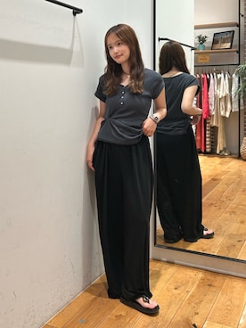 「Ungrid（アングリッド）のカットストレートパンツ（その他パンツ、ブラック系）」を使った、小島菜緒さん（レディース・155cm）の夏コーディネート
