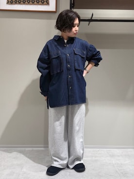 「アイテム（スウェットパンツ）」を使った、瑞慶覧佑圭さん（レディース・152cm）の秋コーディネート