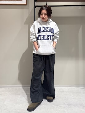 「アイテム（スリッポン）」を使った、瑞慶覧佑圭さん（レディース・152cm）の秋コーディネート