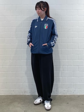 「adidas（アディダス）のサンバ OG / Samba OG（シューズ、ホワイト系）」を使った、YTさん（レディース・163cm）の春コーディネート