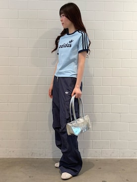 「adidas（アディダス）のADILENIUM BAG / アディダスオリジナルス adidas Originals（ショルダーバッグ、シルバー系）」を使った、YTさん（レディース・163cm）の春コーディネート
