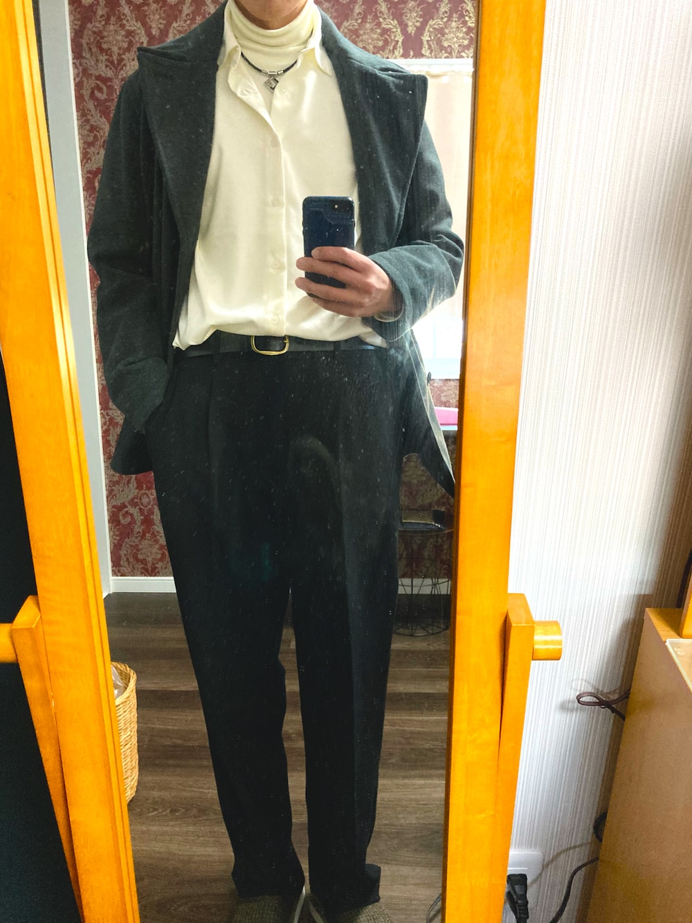 「スラックス、キレイめ」｜「UNIQLOのアイテム（スラックス、ブラック系）」を使った、mumuchan827さん（メンズ・180cm）の冬コーディネートの1枚目の写真