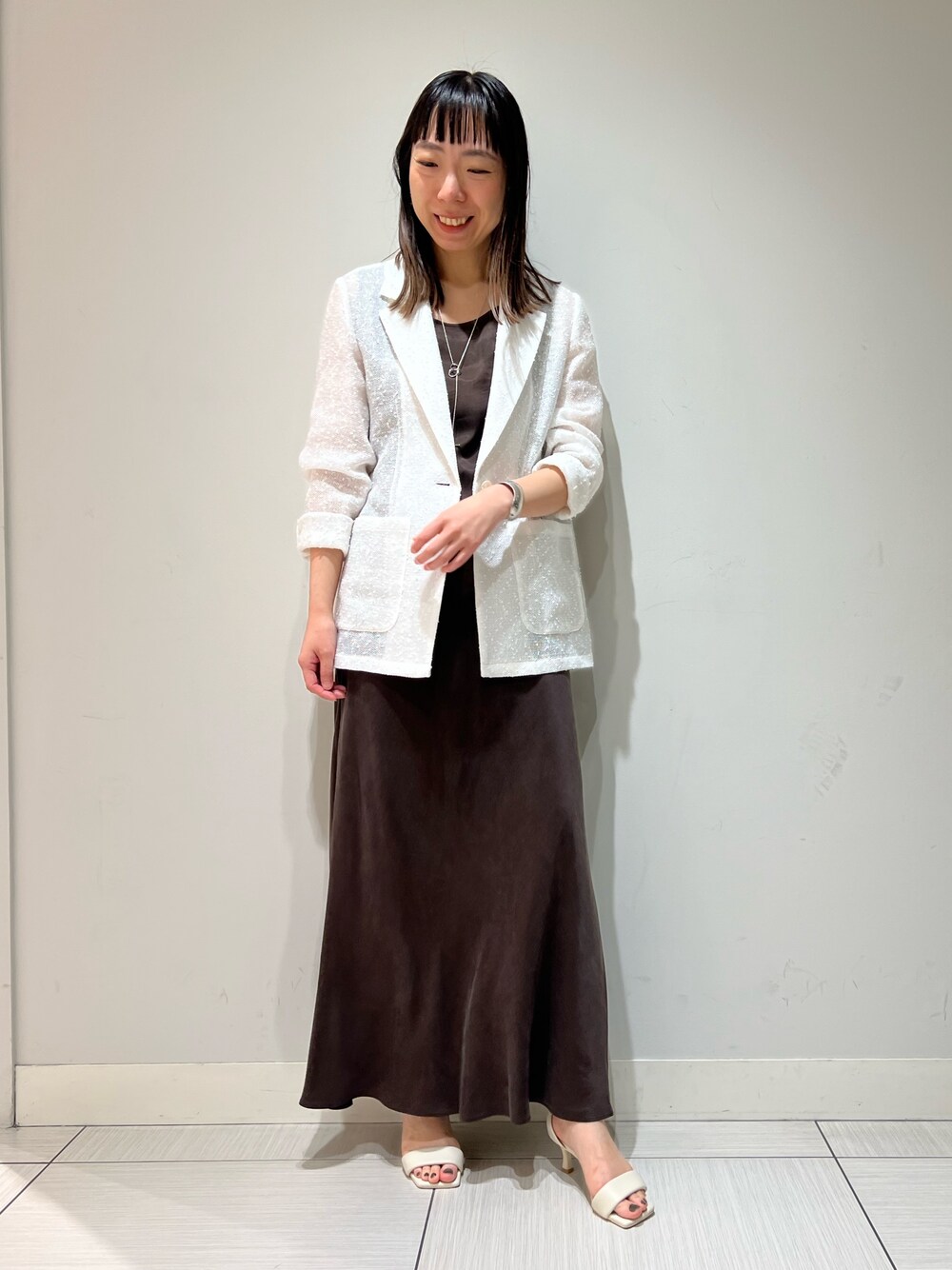「オトナ女子、ゆるコーデ、キレイめ、ラクチンコーデ、春、オトナカワイイ、セットアップコーデ、夏、ジャケット、ジャケットスタイル、大人カジュアル、大人女子、大人コーデ、大人」｜「NOLLEY’Sの《セットアップ対応》高機能 フィブリルサテン2WAYノースリーブブラウス（シャツ/ブラウス、ブラウン系）」を使った、Ishibashiさん（骨格ウェーブ・レディース・158cm）の春コーディネートの1枚目の写真