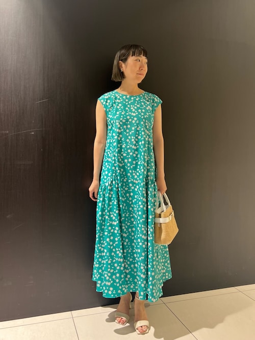 セール】ウォッシャブル小花プリントティアードワンピース