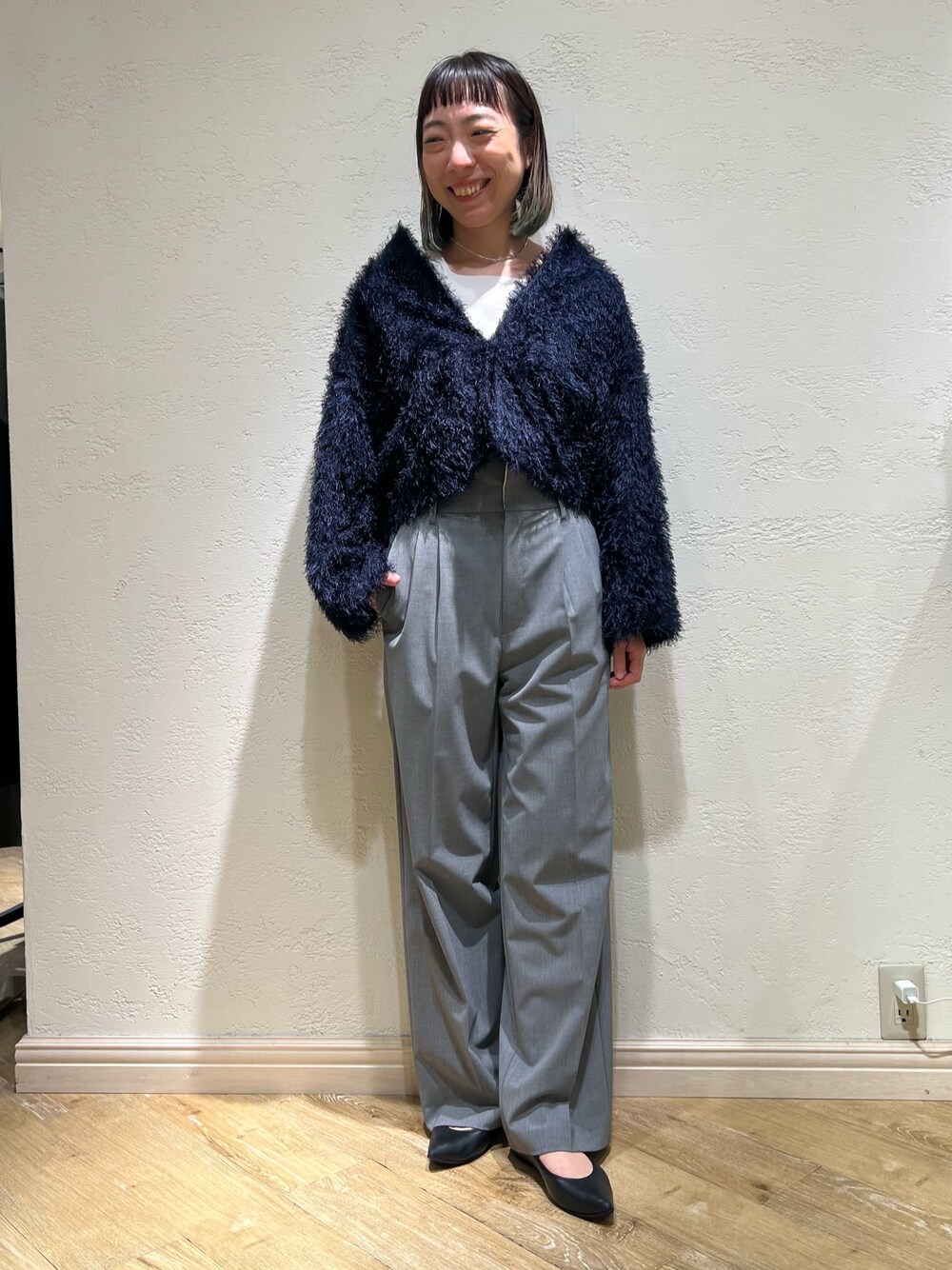 「休日スタイル、秋コーデ、秋服、カジュアルコーデ、パンツコーデ、30代コーデ、シャギー、トレンド」｜「NOLLEY’S Sophiのフリンジカットジャガードボレロジャケット（ノーカラージャケット、ブルー系）」を使った、Ishibashiさん（レディース・158cm）の秋コーディネートの1枚目の写真