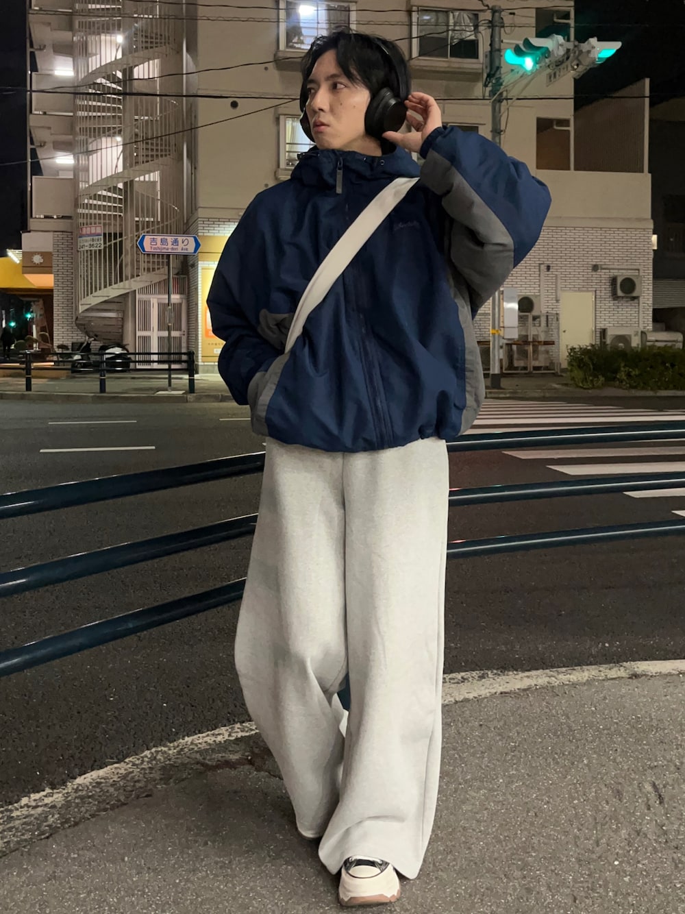 「大人カジュアル、休日スタイル、メンズファッション、お出かけコーデ、シンプルコーデ、カジュアルコーデ、冬、お洒落さんとつながりたい、ootd、ブルゾン、韓国ファッション、古着MIX、古着、アウトドアスタイル、ビッグシルエット」｜「CALLNEの【CALLNE】 Brushed lining Widestraight Sweatpants / 裏起毛ワイドストレートスウェットパンツ（スウェットパンツ、グレー系）」を使った、taiyoさん（メンズ・166cm）の冬コーディネートの1枚目の写真