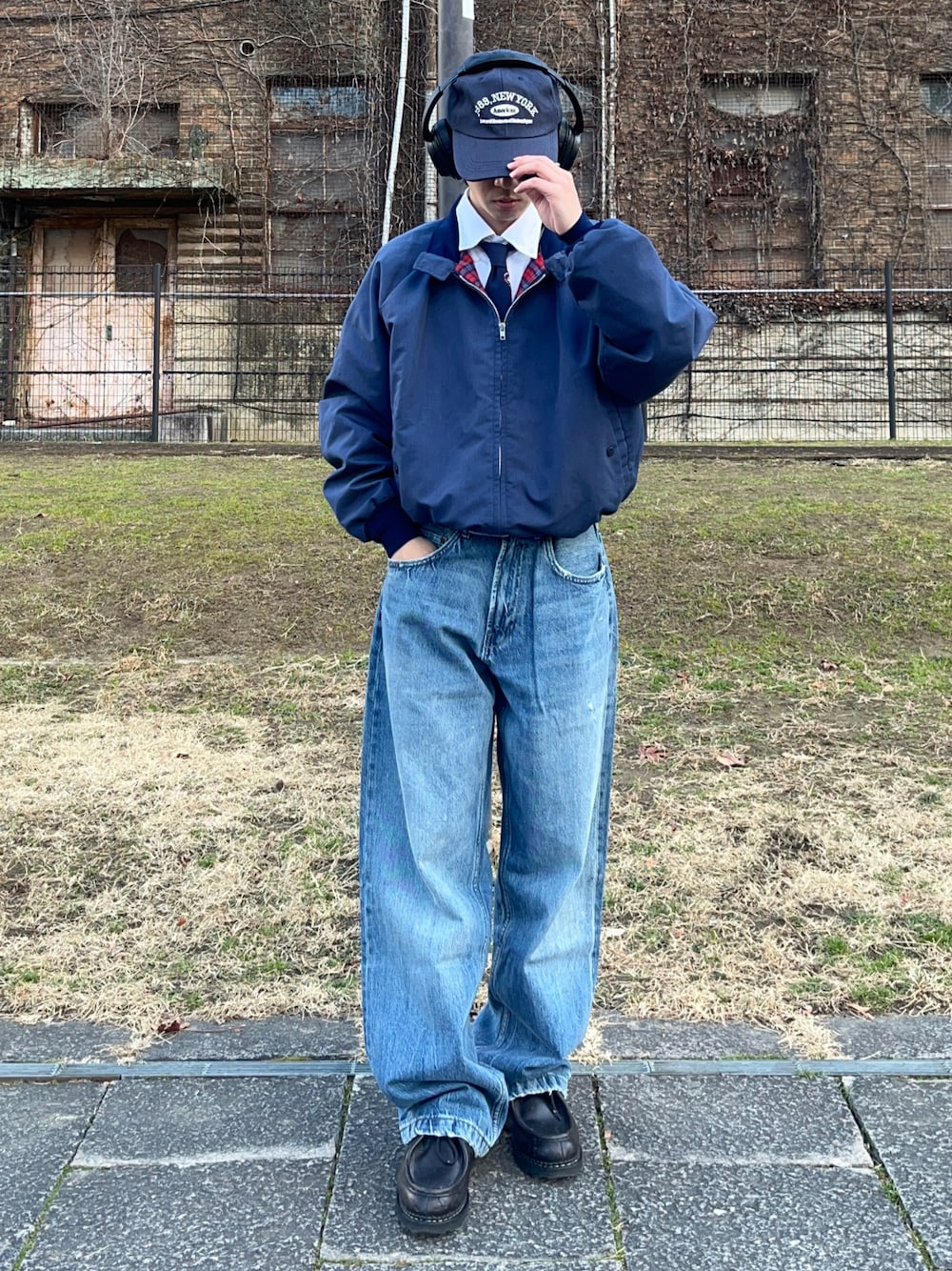 「レイヤードスタイル、カジュアルコーデ、おしゃれさんと繋がりたい、ファッションを楽しもう、ストリートコーデ、メンズファッション、春服、春、UNIQLO、大人カジュアル、カジュアルスタイル、ストリート、海外系ファッション、海外ファッション、春めき満開コーデ」｜「古着のアイテム（ブルゾン、ブルー系）」を使った、taiyoさん（メンズ・166cm）の冬コーディネートの1枚目の写真