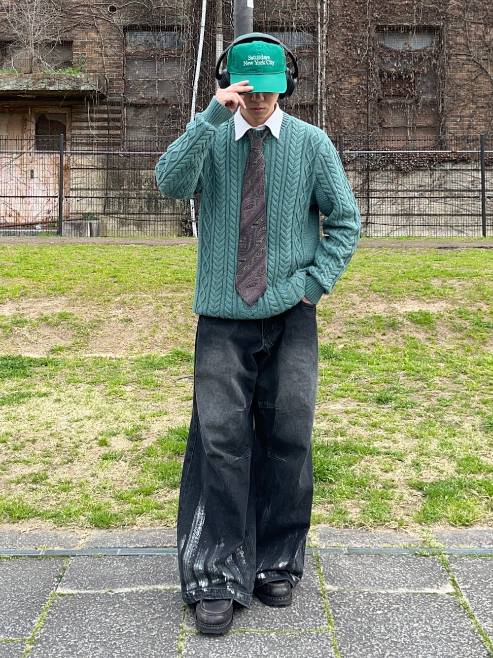 「春めき満開コーデ、ネクタイ、春色、メンズファッション、今日のコーデ、カジュアルスタイル、春服、シャツコーデ、お出かけコーデ、プチプラコーデ、シャツスタイル、プチプラ、ストリート、UNIQLO、キャップ」｜「Saturdays GolfのWashed cap（キャップ、グリーン系）」を使った、taiyoさん（メンズ・166cm）の春コーディネートの1枚目の写真