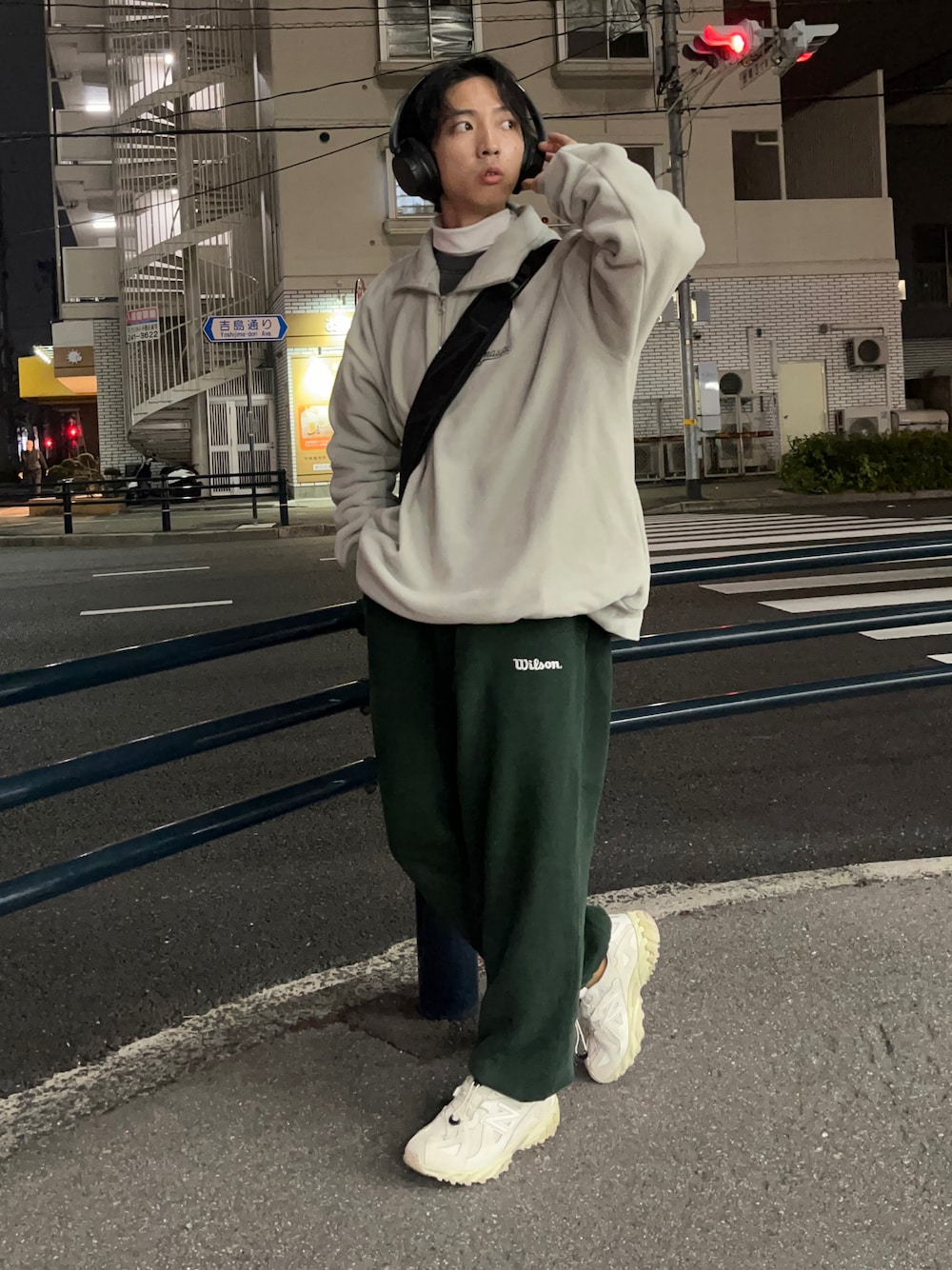 「あけましておめでとうございます！、メンズコーデ、オトナカジュアル、カジュアルコーデ、今日のコーデ、メンズファッション、低身長コーデ、オーバーサイズ、ビッグシルエット、スニーカー、カジュアル、いいね、save、フォローお願いします🤑、outfit、古着MIX、古着好きな人と繋がりたい」｜「wilsonのアイテム（スウェットパンツ、グリーン系）」を使った、taiyoさん（メンズ・168cm）の冬コーディネートの1枚目の写真
