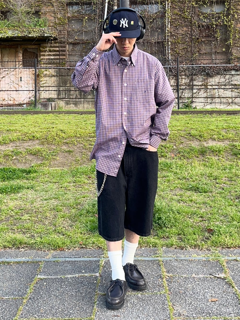 「チェック、大人カジュアル、古着MIX、メンズコーデ、シャツスタイル、シャツ好き集まれ、レイヤードスタイル、ストリートコーデ、シャツ、おでかけコーデ、低身長男子、春ファッション、ストリートMIX、春色、春コーデ」｜「NEW ERAのニューエラキャップ LP59FIFTY MLB ONSPOTZ別注（キャップ、ブラック系）」を使った、taiyoさん（メンズ・166cm）の春コーディネートの1枚目の写真