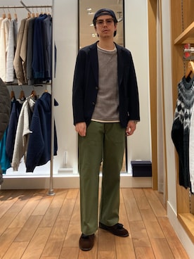 「オフィスカジュアル」｜「アイテム（Tシャツ/カットソー、グレー系）」を使った、miyazakiさん（メンズ・171cm）の冬コーディネート