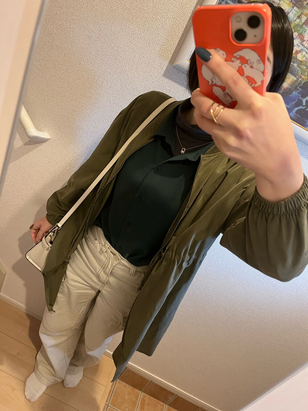 「H&Mのアイテム（デニムパンツ、ホワイト系）」を使った、bitansansuiさん（骨格ナチュラル・レディース・162cm）の冬コーディネートの1枚目の写真