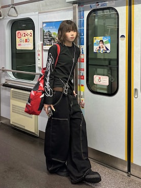 「アイテム（カーゴパンツ、ブラック系）」を使った、ごまだれさん（レディース・162cm）の秋コーディネート
