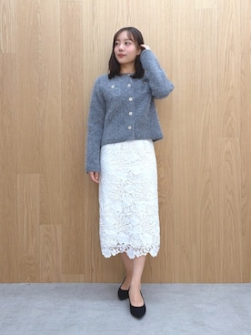 「TONAL（トーナル）のケミカルレースパイピングタイトスカート（スカート、ホワイト系）」を使った、FUMIさん（レディース・165cm）の秋コーディネート