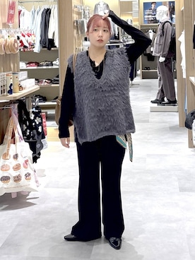 「GLOBAL WORK（グローバルワーク）のサラサラヘンリーネック長袖プルオーバー/1017895（Tシャツ/カットソー、ブラック系）」を使った、GW hinAさん（レディース）の秋コーディネート