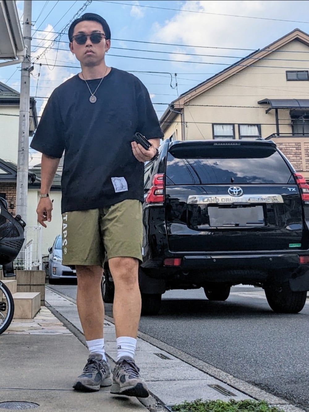 「アツいコーデ全部見せ、夏コーデ、スポーツミックス、スニーカー、サングラス、ストリート、Tシャツ、お出かけコーデ、きれいめカジュアル、休日スタイル、ストリートコーデ、ハーフパンツ、ショートパンツ、シンプル、夏」｜「JULIUS TART OPTICALのネイバーフッド×ジュリアスタートオプティカル（サングラス、ブラウン系）」を使った、ネイバーフッド(相互フォロー)さん（メンズ・166cm）の夏コーディネートの1枚目の写真