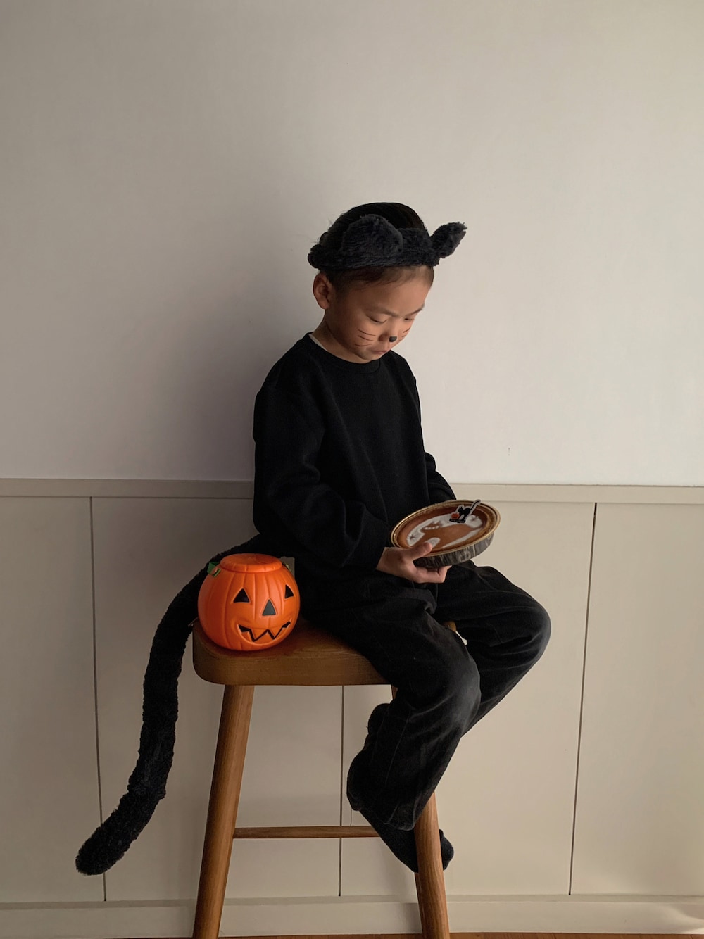 「キッズコーデ、ハロウィン、コスプレ、happy halloween、WEARハロウィン2023、ハロウィンコーデ、halloween、仮装、キッズファッション」｜「無印良品の二重編みスウェットシャツ（キッズ）（スウェット、ブラック系）」を使った、ERIさん（キッズ・110cm）の秋コーディネートの1枚目の写真