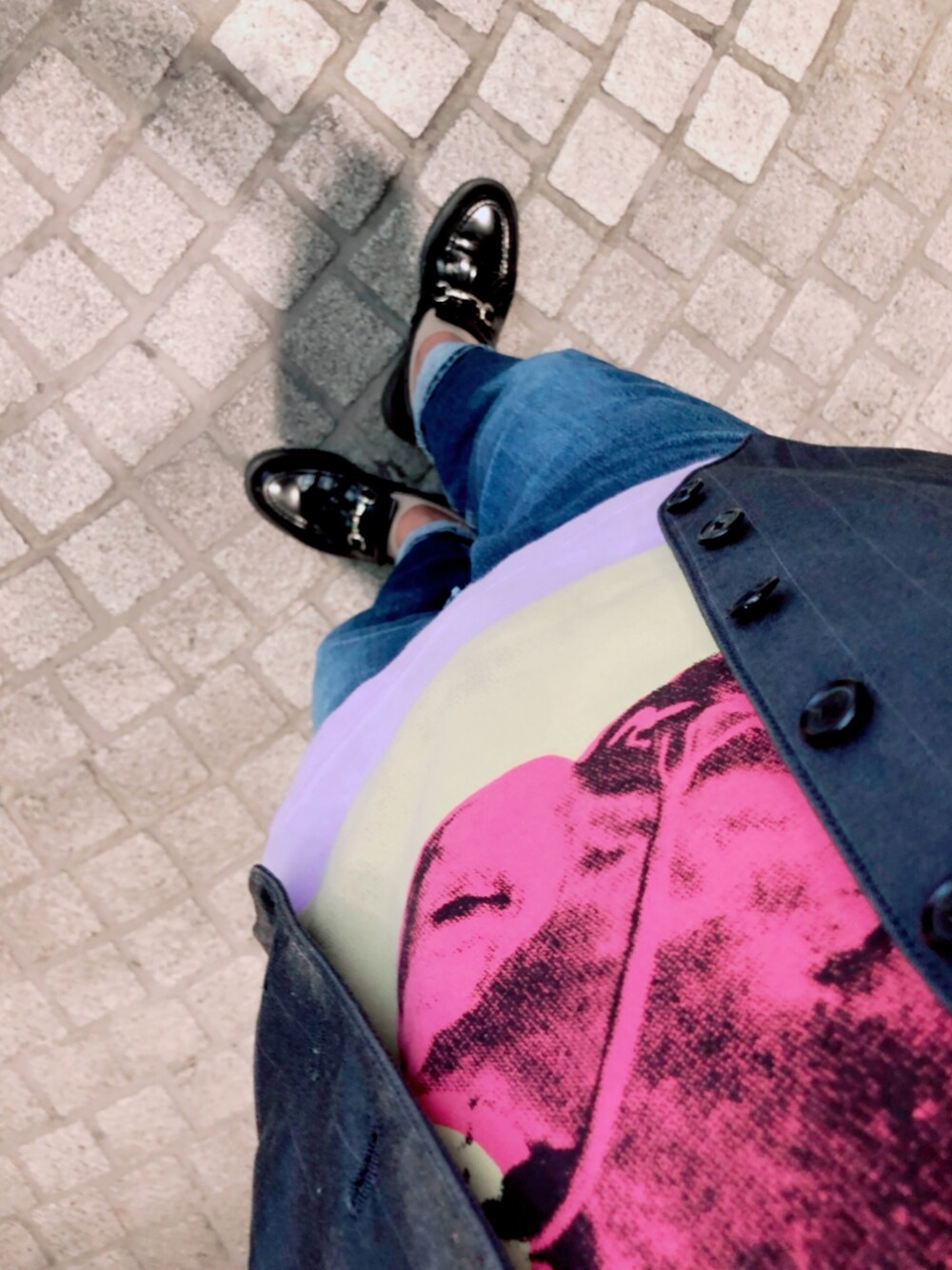 「シンプルコーデ、UNIQLO、プリントT、UT、UNIQLO U、古着MIX、Dr.Martens、ローファー、いいね、save、フォローお願いします🤑、きれいめカジュアル、ベスト」｜「UNIQLOのアイテム（Tシャツ/カットソー、パープル系）」を使った、まゆChan  さん（メンズ・169cm）の秋コーディネートの1枚目の写真