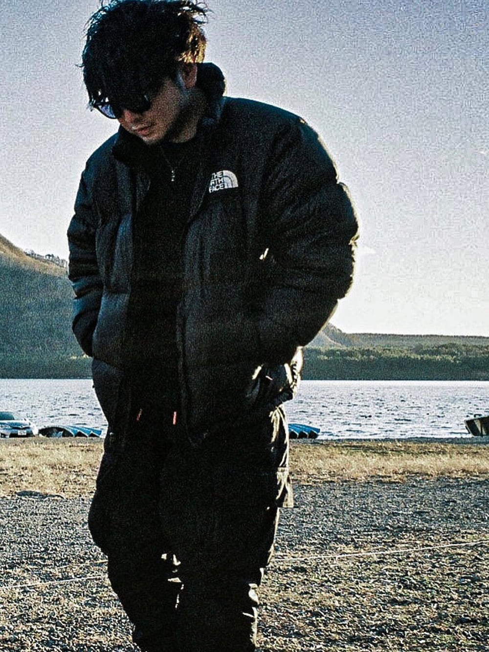 「THE NORTH FACE、Chrome Hearts、NIKE、TOM FORD、CAMPER、キャンプ」｜「THE NORTH FACEのザ・ノース・フェイス メンズダウンジャケット / ヌプシジャケット（ダウンジャケット/コート、ブラック系）」を使った、Naruseさん（メンズ・165cm）の冬コーディネートの1枚目の写真