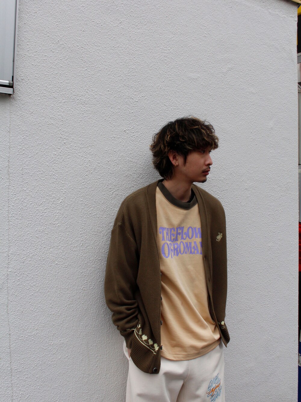 「MYne、mynecodex、カーディガン、ストリート、ストリートMIX、Tシャツ、春夏コーデ、カジュアル」｜「MYneの【MYne】Printed Half Sleeve T-shirt（Tシャツ/カットソー、イエロー系）」を使った、THE PHARCYDEさん（メンズ・178cm）の春コーディネートの1枚目の写真