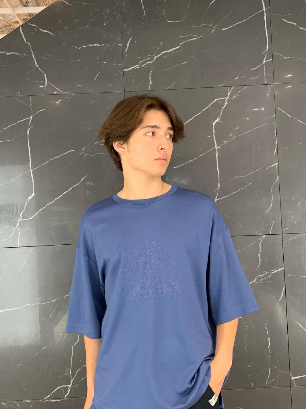 「MYNE、mynecodex、ストリート、ストリートコーデ、Tシャツ、刺繍Tシャツ、きれいめカジュアル、夏」｜「MYneの【MYne】"ファンク&ピース" エンブロイダリーハーフスリーブTシャツ"FUNK&PEACE" Embroidary H/S T-shit（Tシャツ/カットソー、ブルー系）」を使った、THE PHARCYDEさん（メンズ・175cm）の夏コーディネートの1枚目の写真