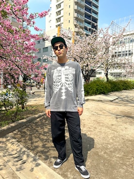 「BOUNTY HUNTER（バウンティーハンター）のアイテム（トップス、グレー系）」を使った、土佐兄弟　兄　たくやさん（メンズ・182cm）の春コーディネート