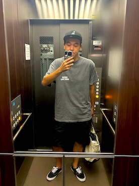 「PORKCHOP（ポークチョップ）のアイテム（Tシャツ/カットソー、グレー系）」を使った、土佐兄弟　兄　たくやさん（メンズ・182cm）の夏コーディネート